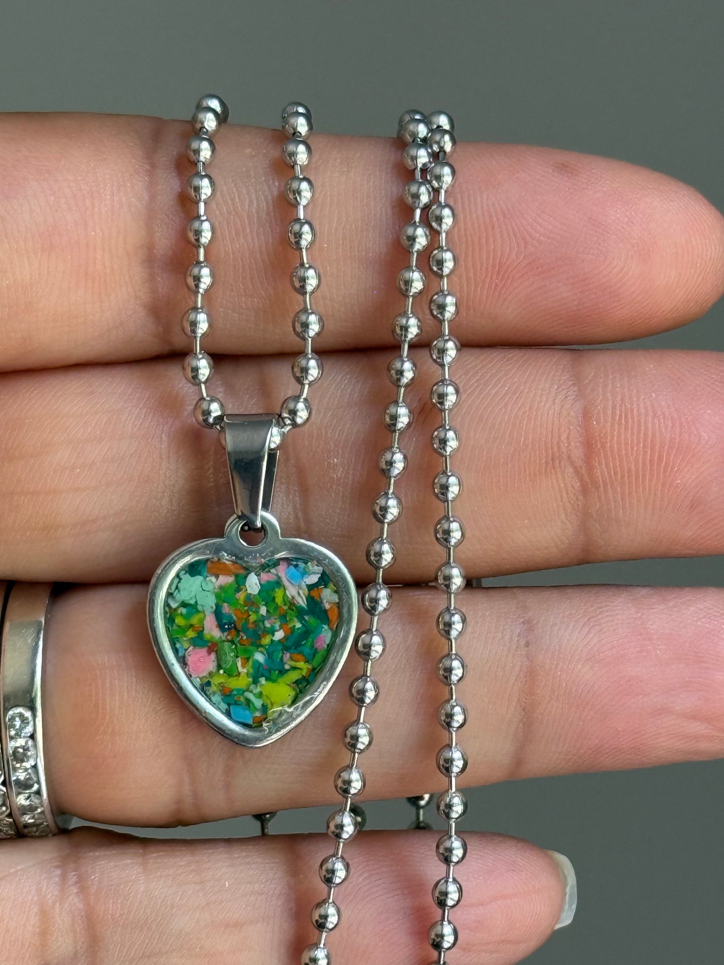 Sarai Small Heart Pendant (Nature)