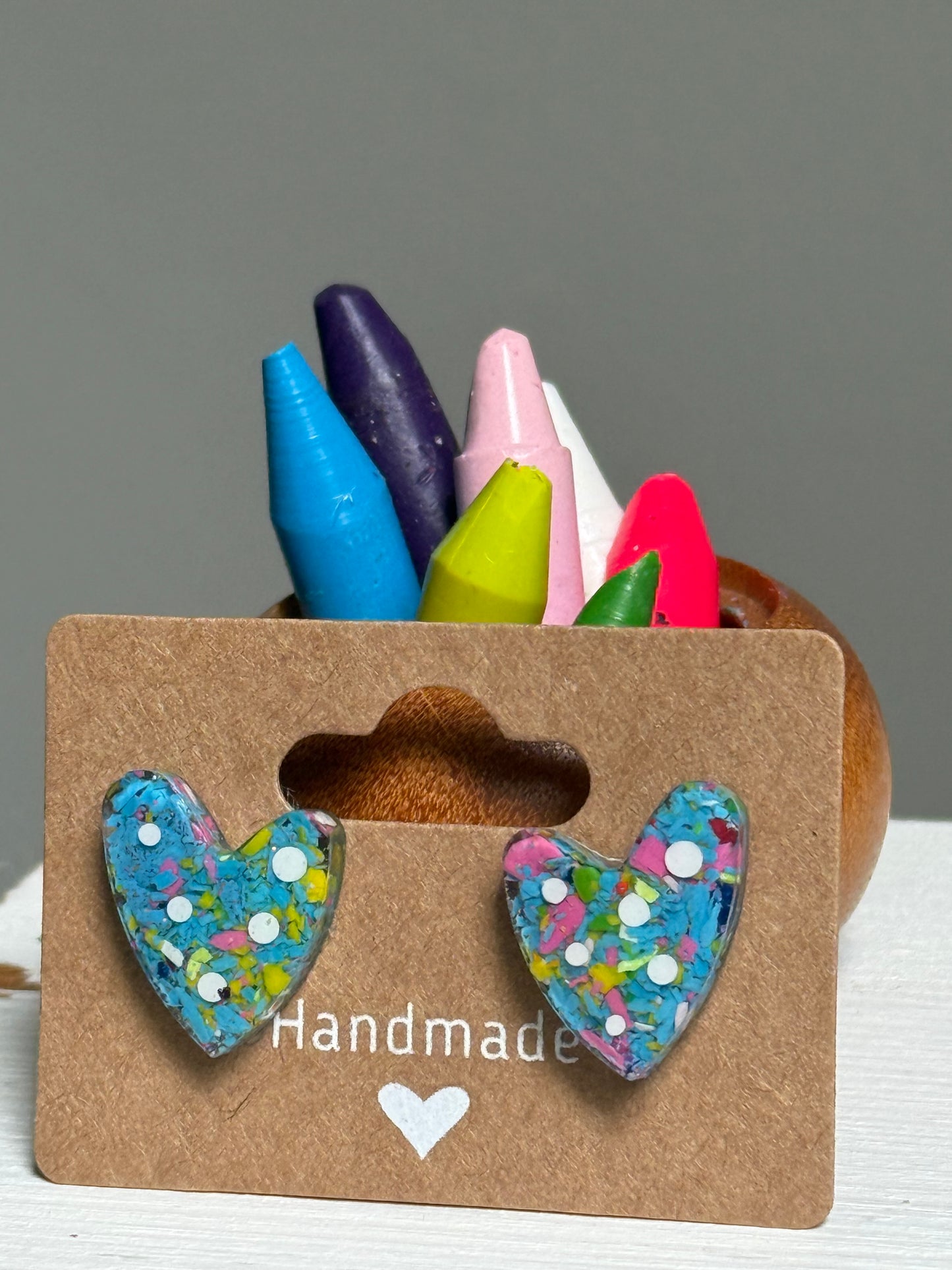 Pendientes de resina con forma de corazón y diseño de lunares
