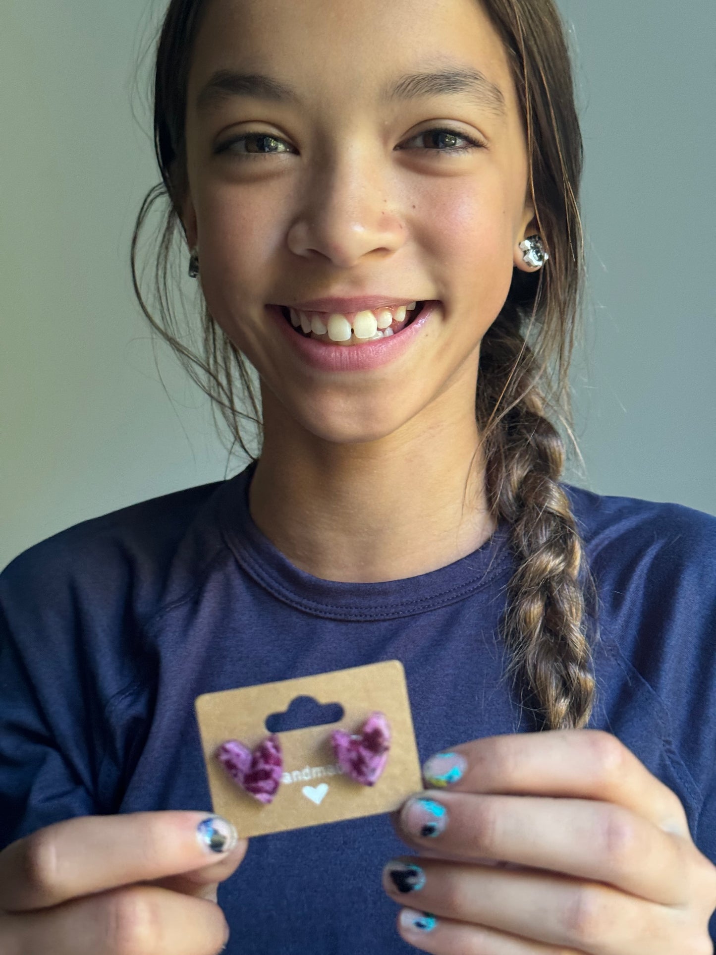 Clous d'oreilles en forme de cœur violet