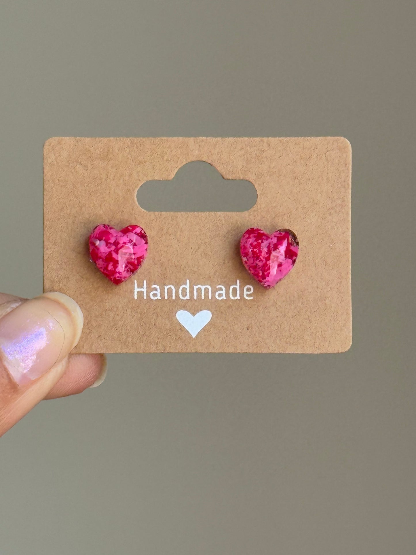 Sarai Small Resin Studs (Reds and Pinks)