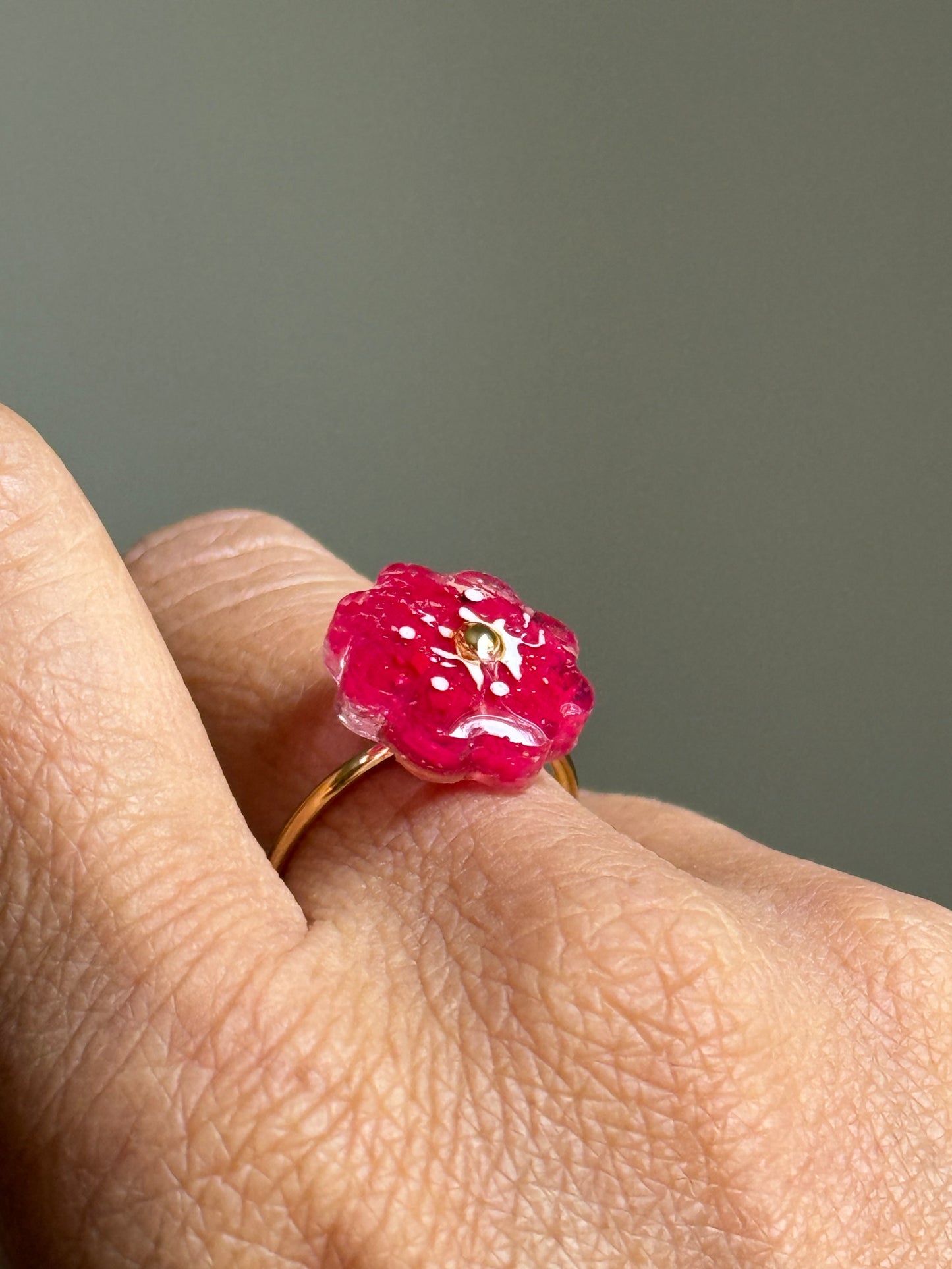 Crayon Blooms Ring (Red Violet - Gold)