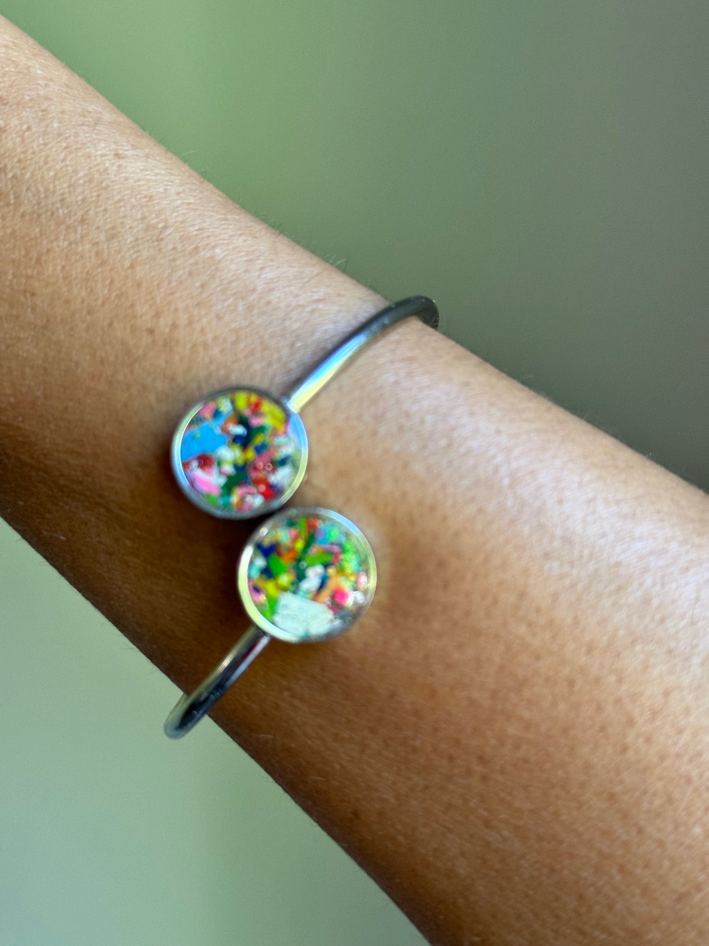 Bracelet manchette double flexible multicolore