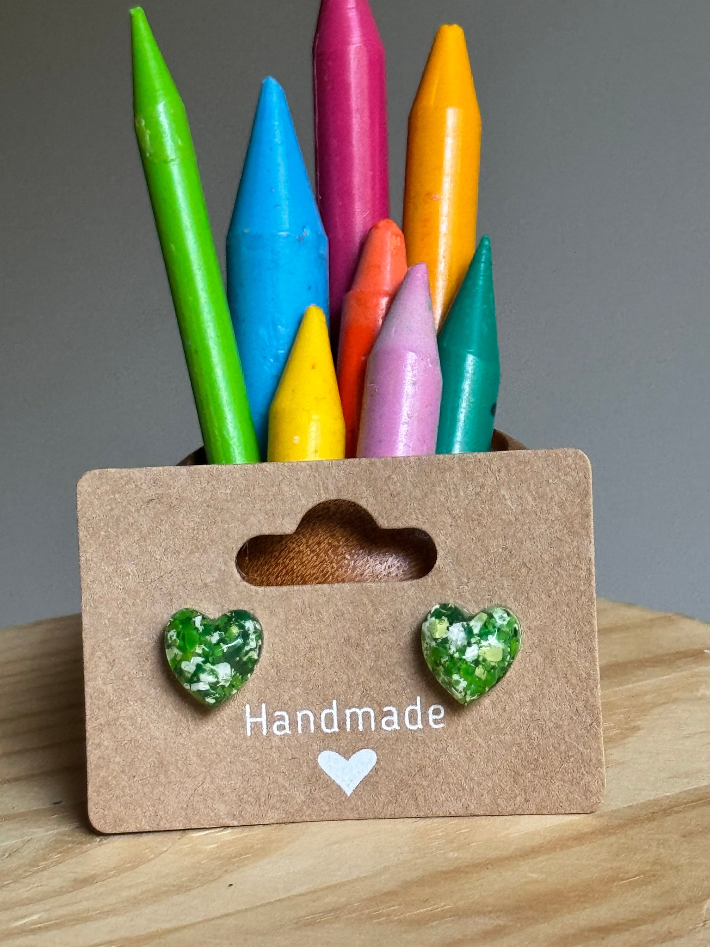Pendientes de resina con forma de corazón (verde festivo)