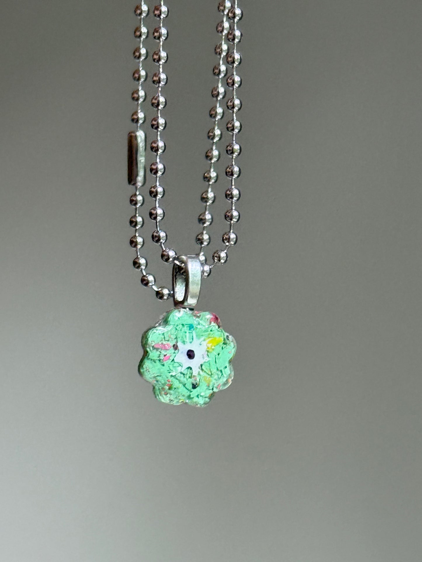 Crayon Blooms Pendant (Sea green)