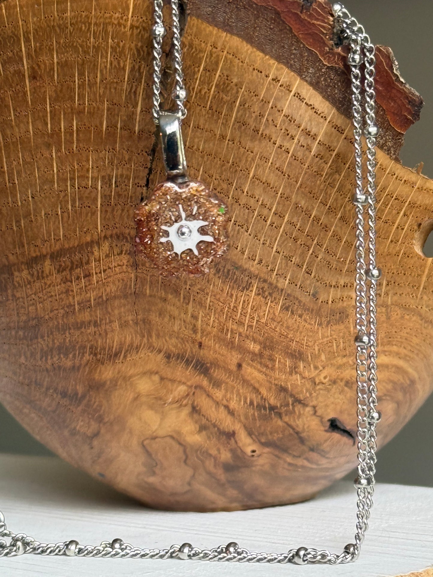 Crayon Bloom Pendant (Metallic Bronze)