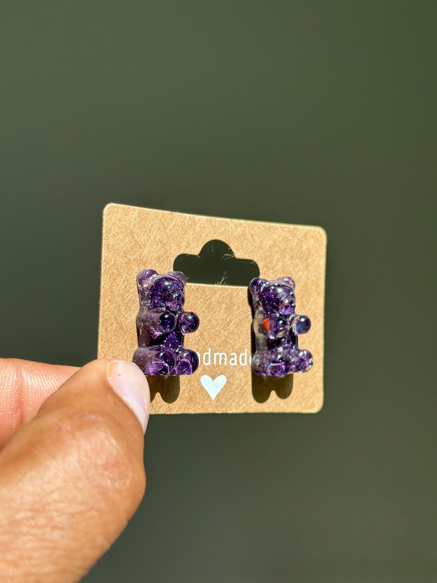 Crayon Gummy Bear vsStuds (metallic purple)