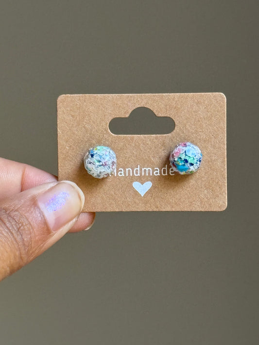 Small Round) Crayonfetti Studs (Freckled White)