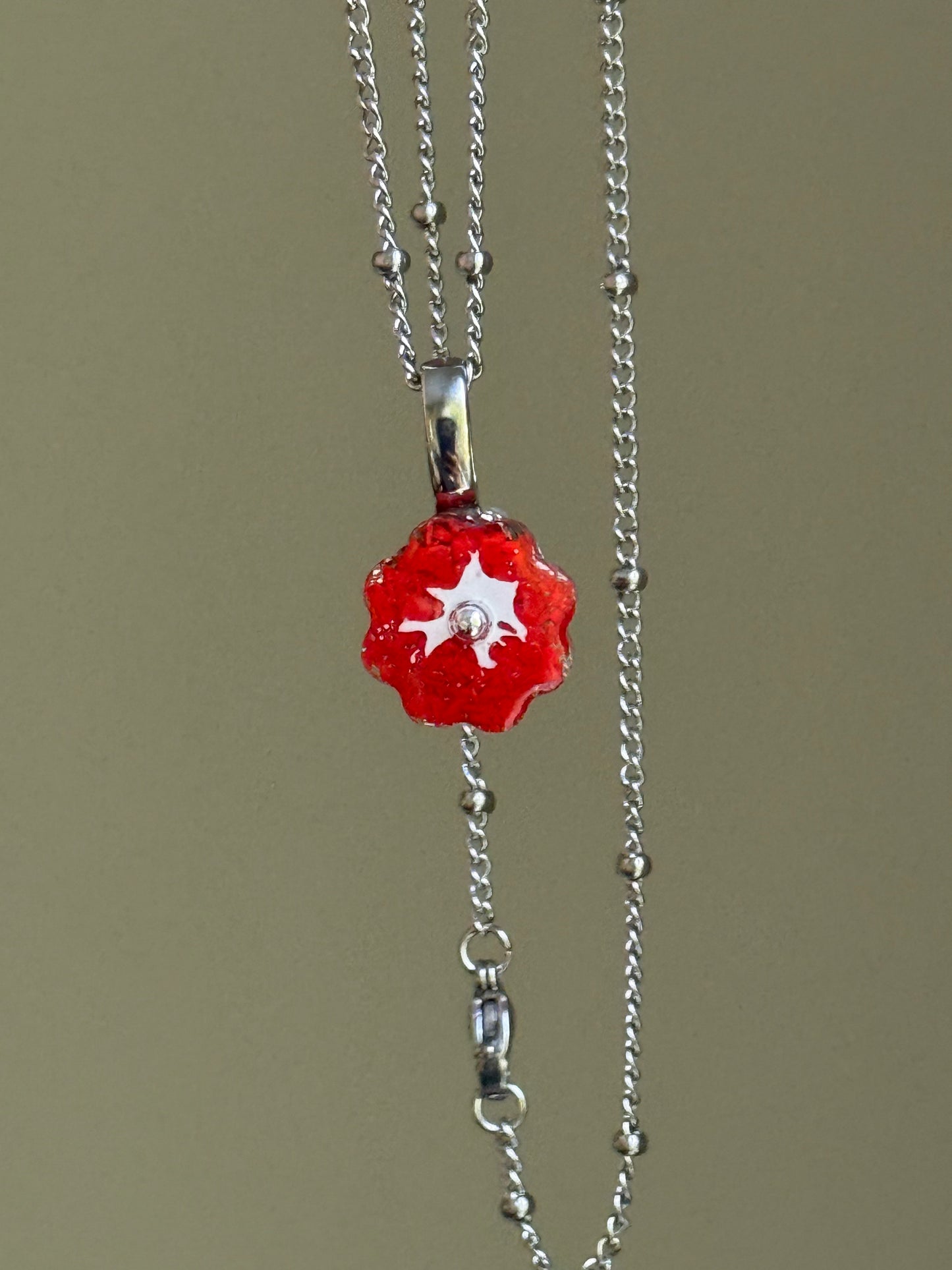 Crayon Bloom Pendant (Scarlet)
