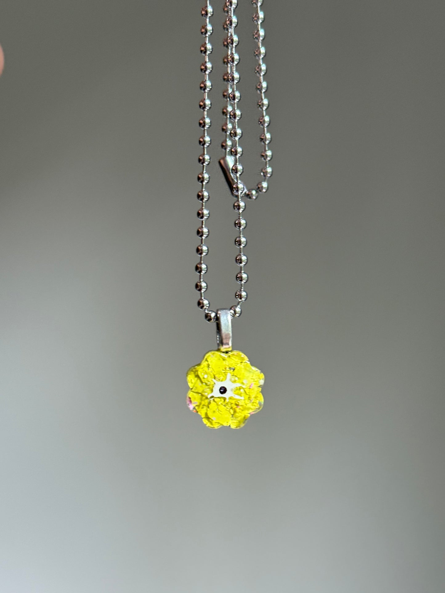 Crayon Blooms Pendant (Inchworm)