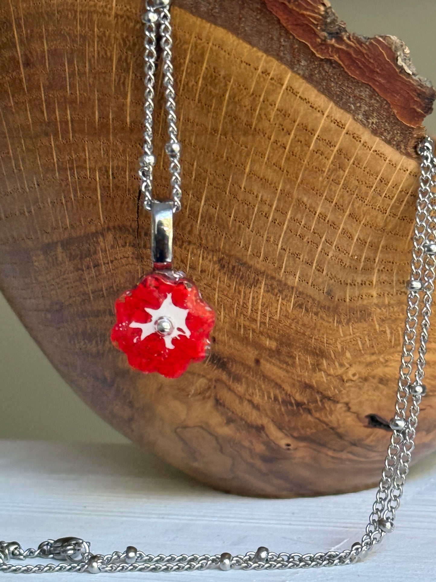 Crayon Bloom Pendant (Scarlet)