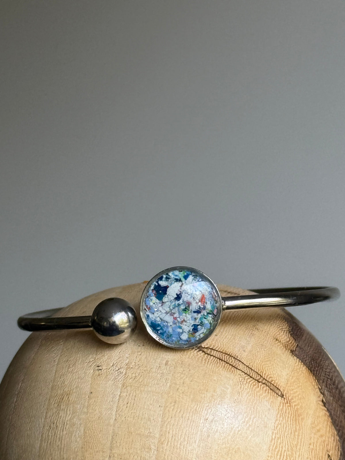 Tonos azules: pulsera flexible de un solo puño