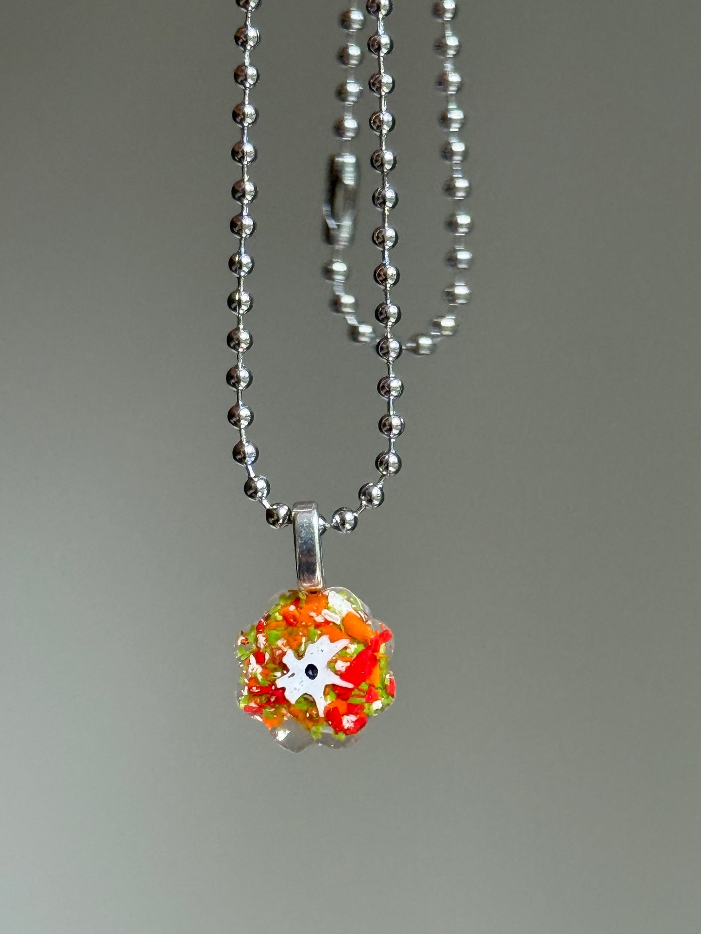Crayon Blooms Pendant (Tulip)