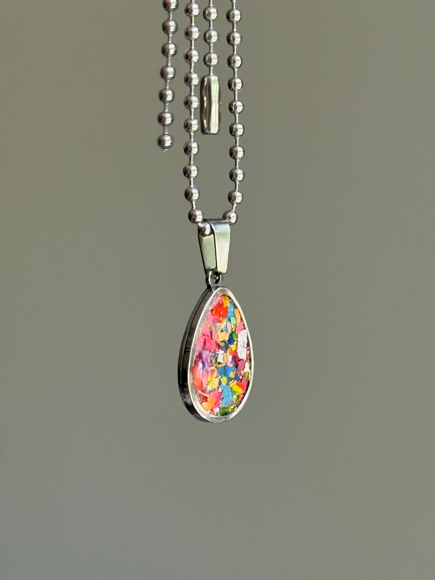 Gota Pendant (Wild Strawberry)