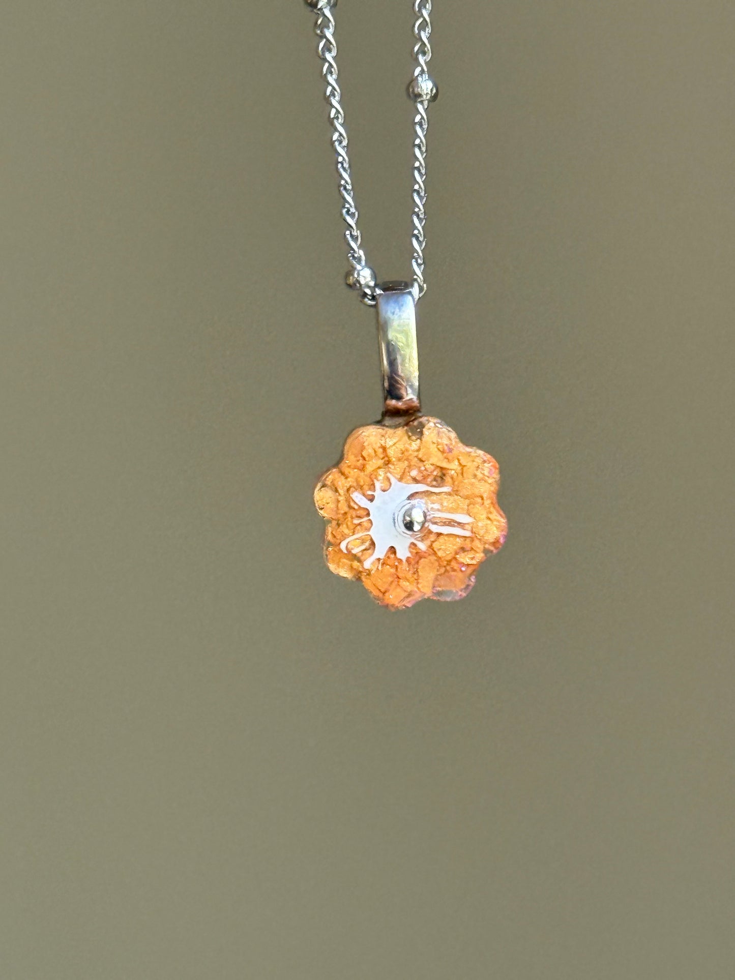Crayon Bloom Pendant (Golden Peach)