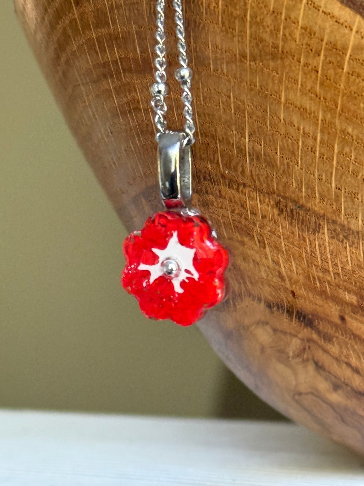 Crayon Bloom Pendant (Scarlet)