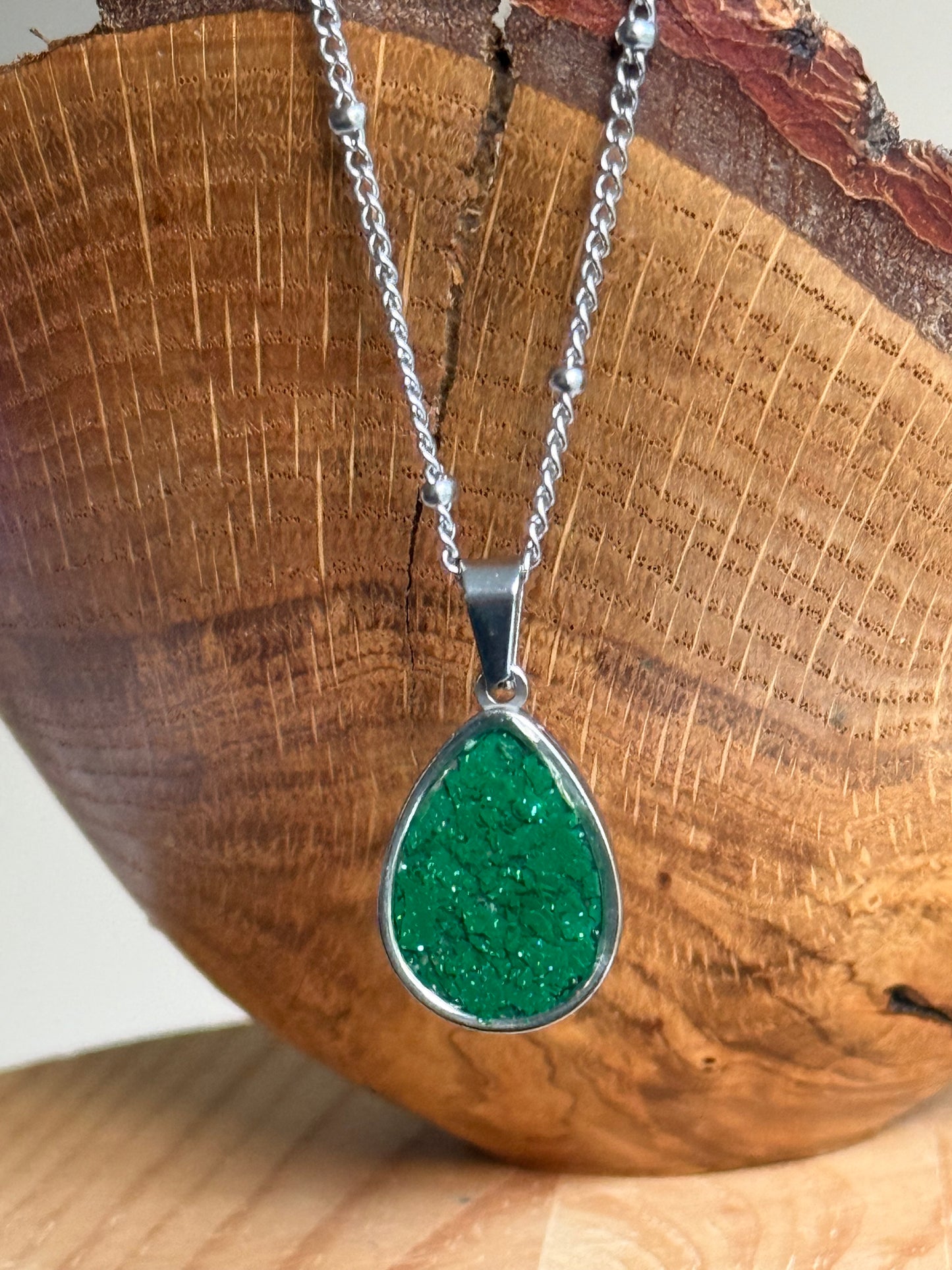 Gota Pendant (Metallic Green Emerald)