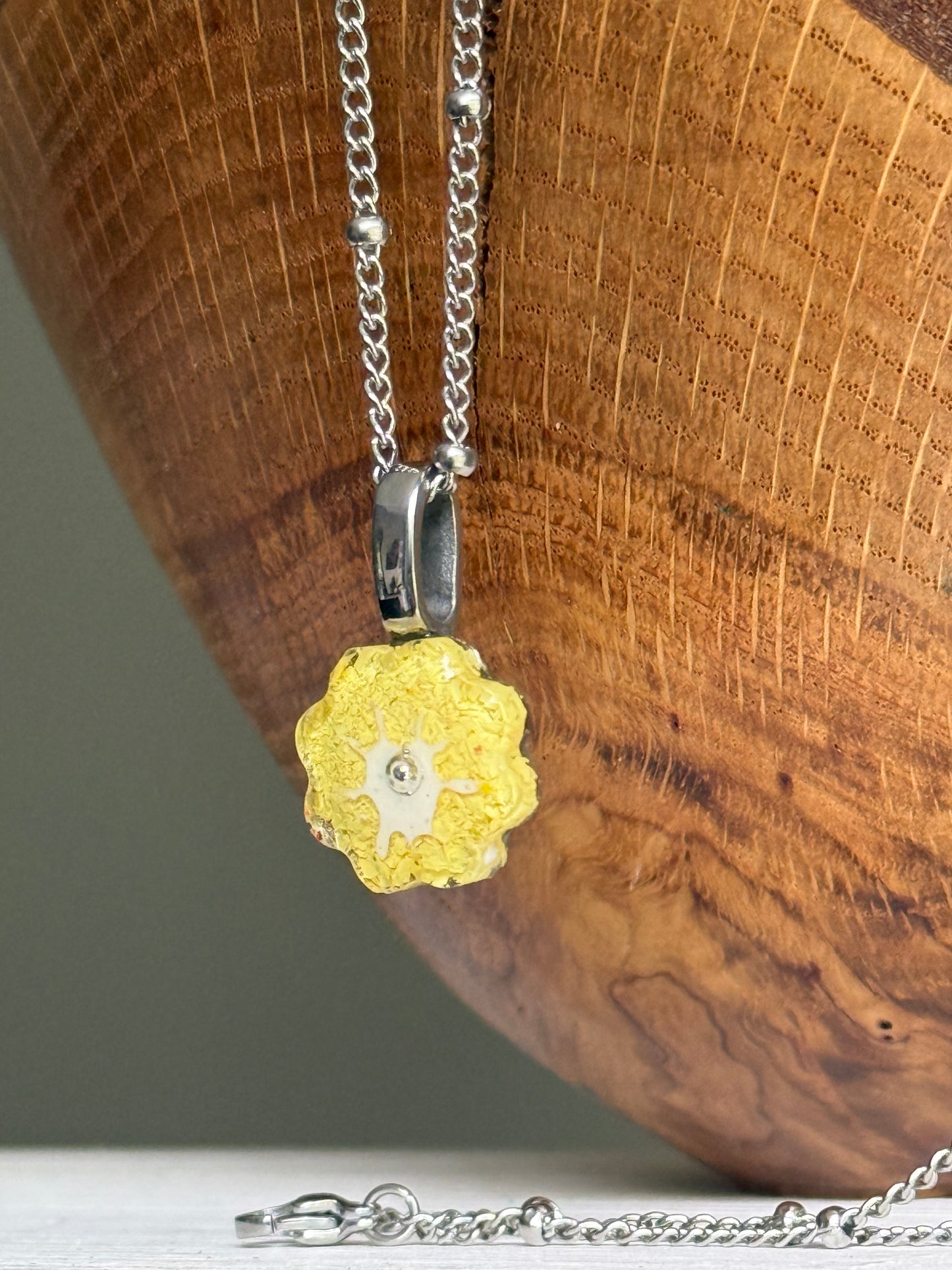 Crayon Bloom Pendant (Pale Yellow)