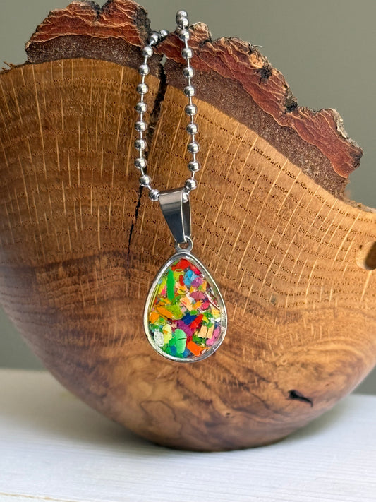 Gota Pendant (Dreaming in Color)