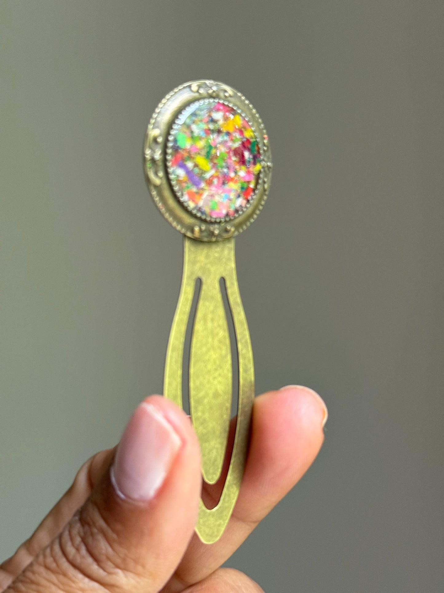 Multicolor Round Bookmark