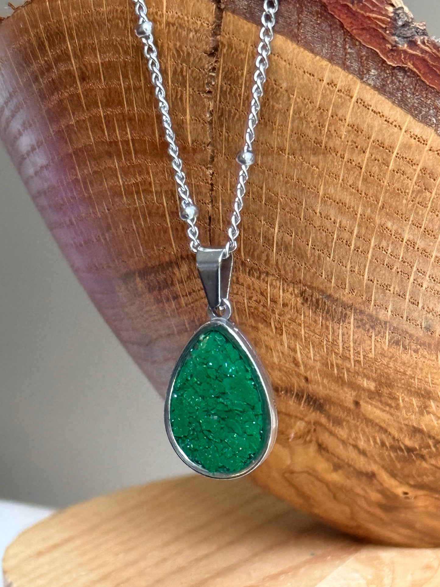 Gota Pendant (Metallic Green Emerald)