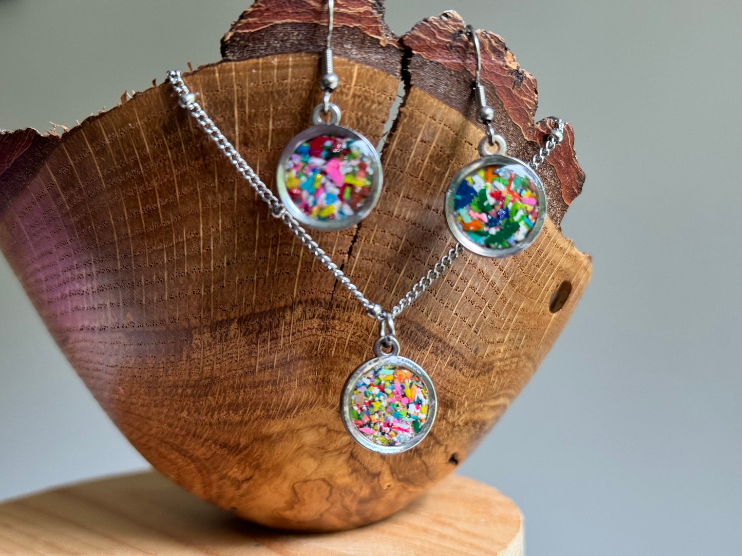 Orbis Pendant and Earrings Gift Set (Multicolor)