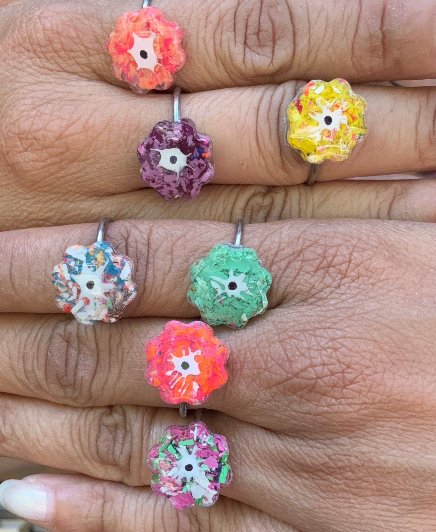 Crayon Blooms Ring (Inchworm)