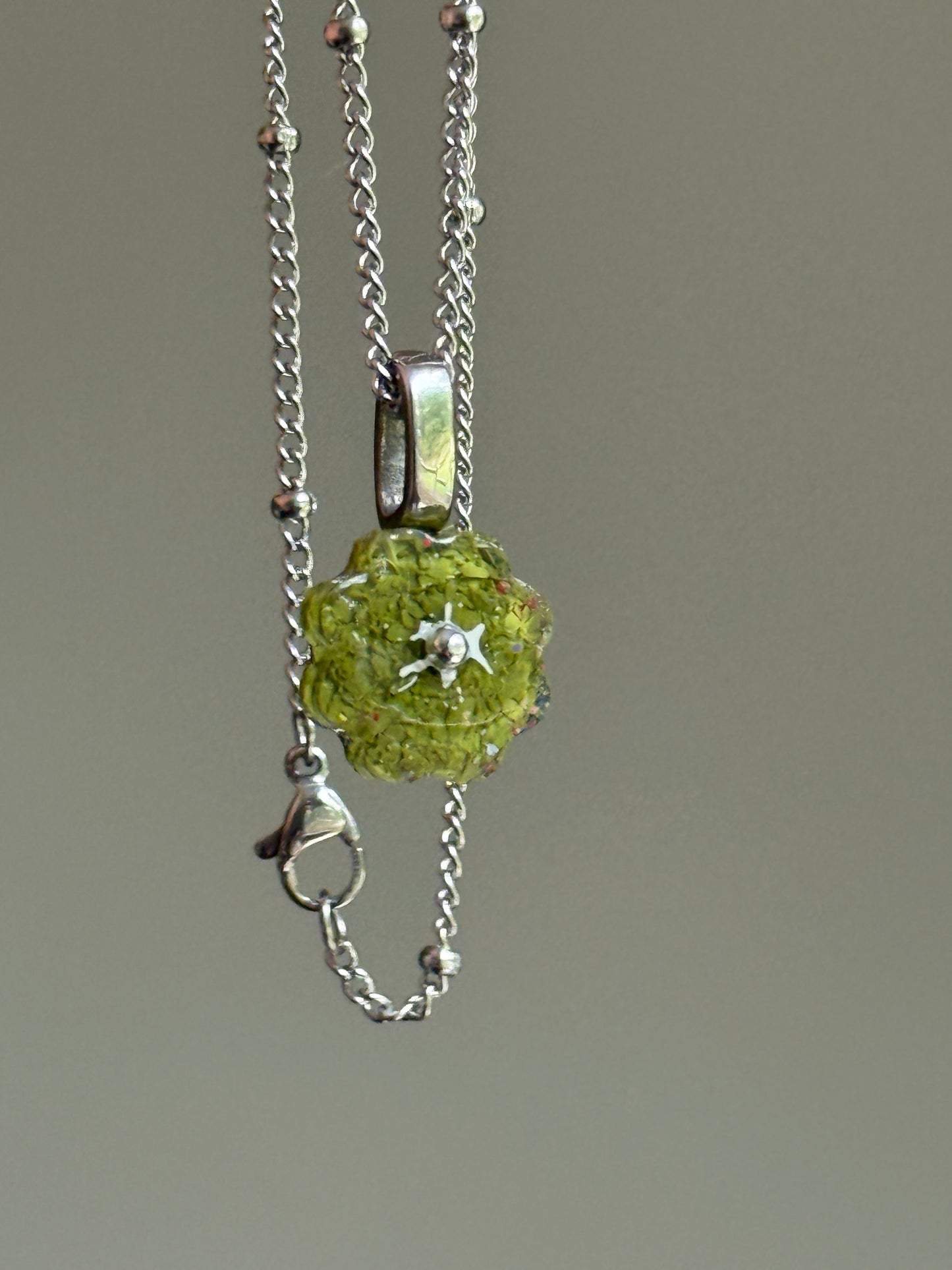 Crayon Bloom Pendant (Olive)