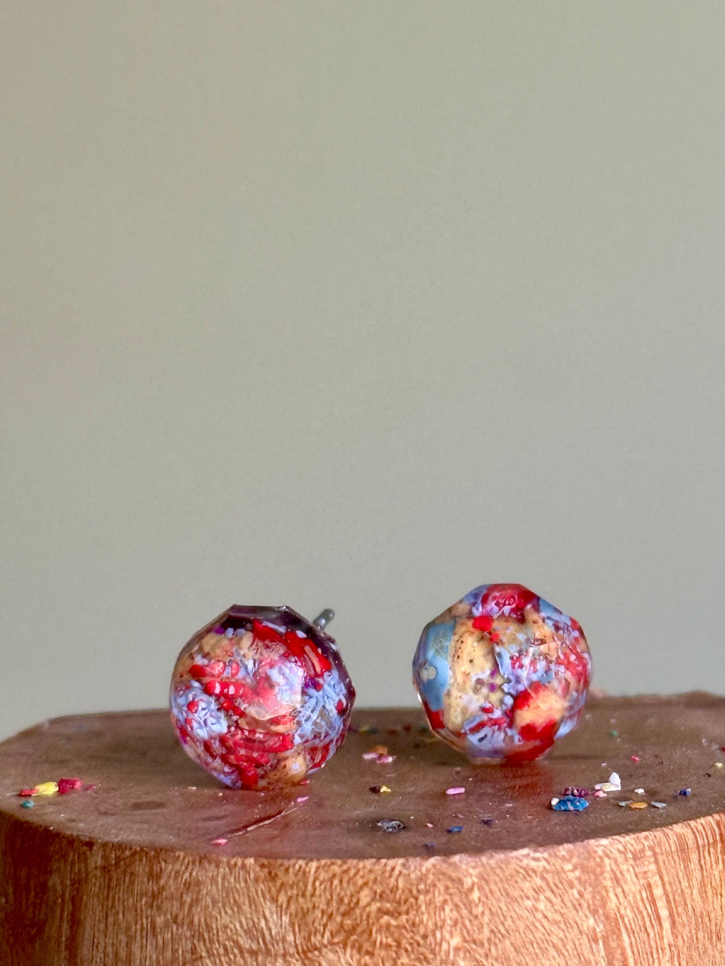 Round studs filled with crayon shavings.  Includes surgical-grade stainless steel posts. Crayonfeti crayon jewelry by mother daughter based in Atlanta. 