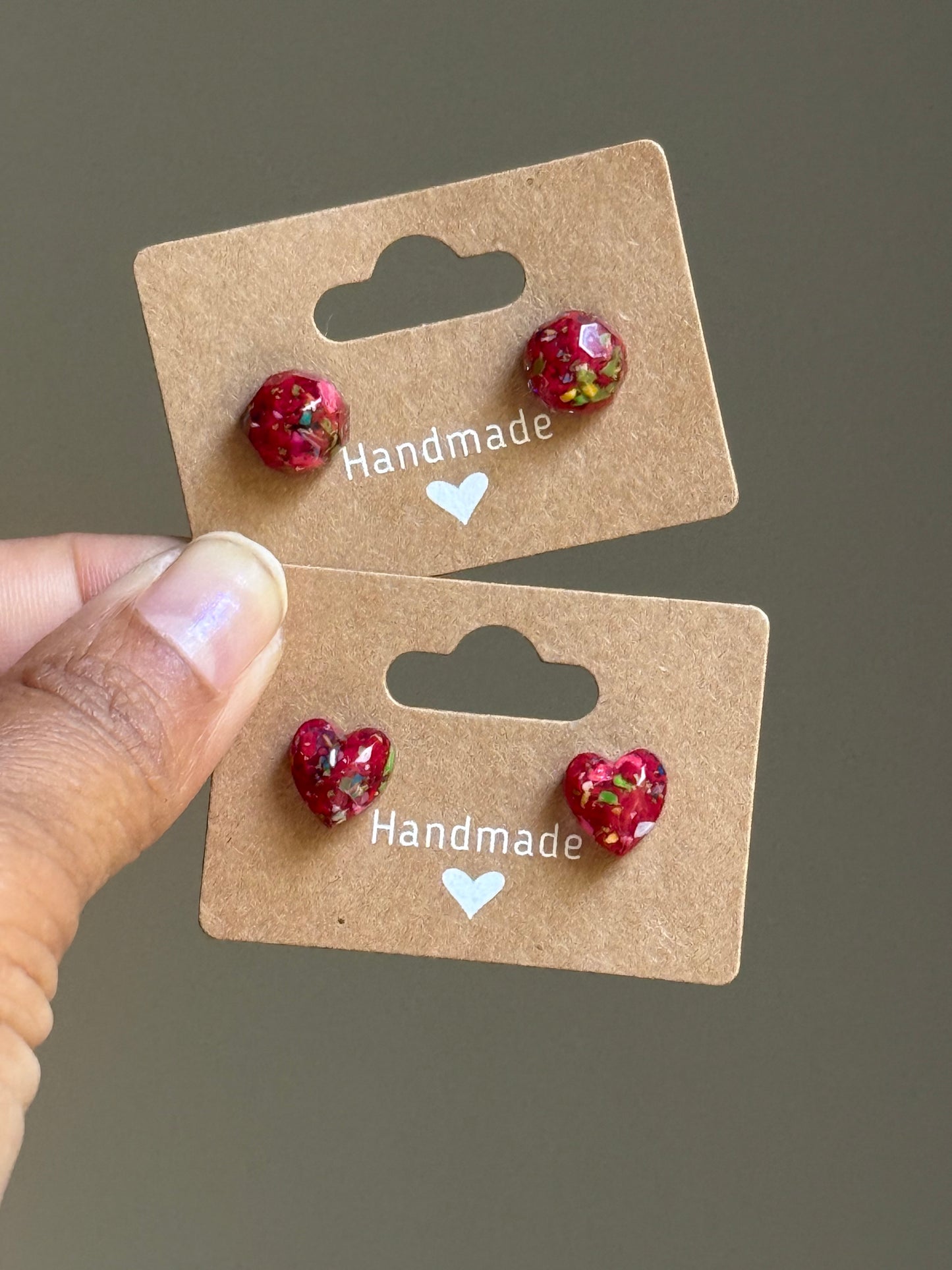 Small Round Crayonfetti Studs (Poinsettia)
