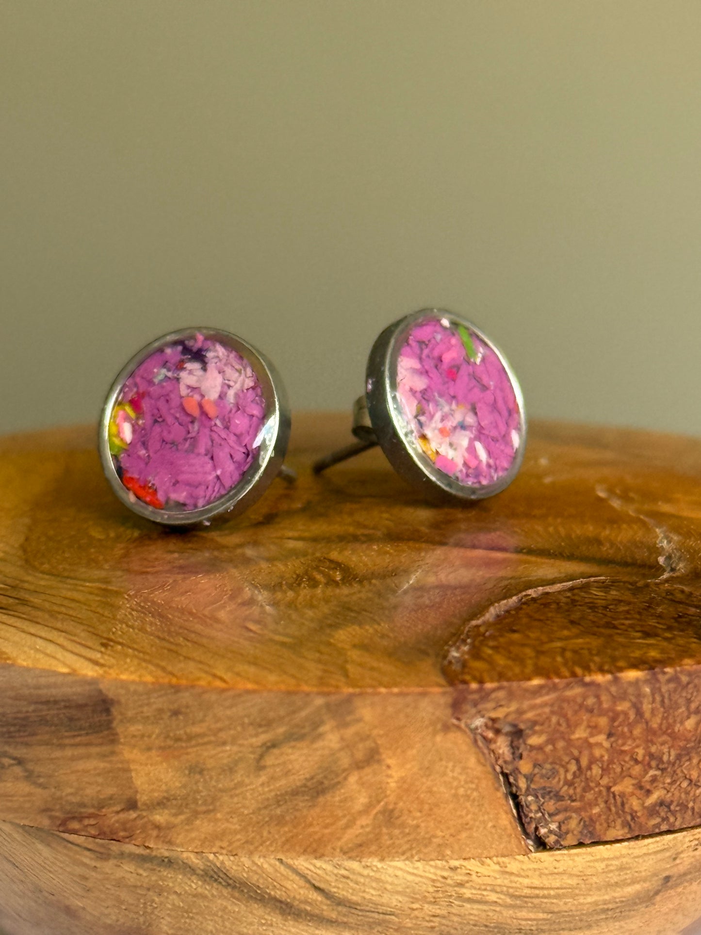 Clous d'oreilles ronds multicolores (petits)