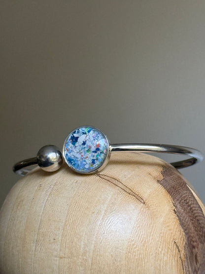 Tonos azules: pulsera flexible de un solo puño 