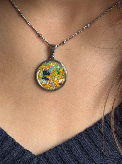 Buttercup (Round Pendant)