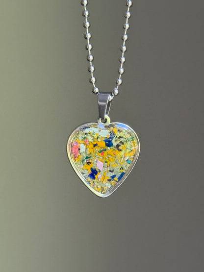 Designed by a mother-daughter duo in Atlanta. Each crayon heart pendant is a wearable piece of art. Explore crayon jewelry by Crayonfetti. 