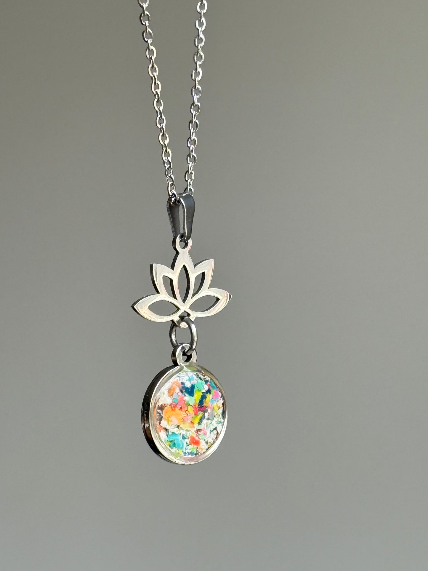 Lotus Pendant (Viva)