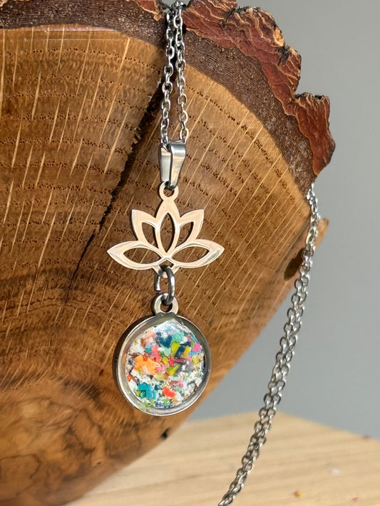 Lotus Pendant (Viva)
