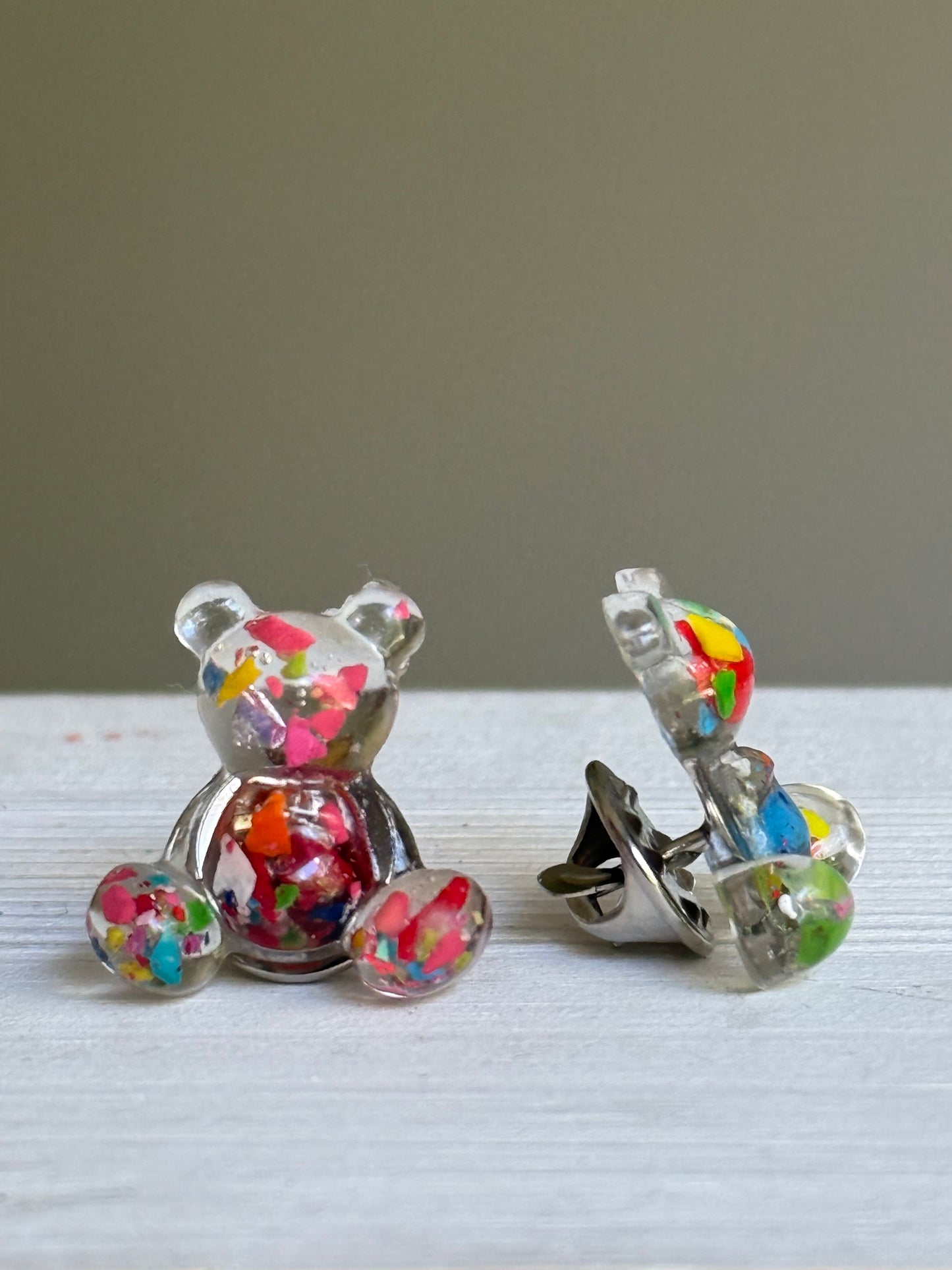 Crayon Bear Push Pin (Clear)