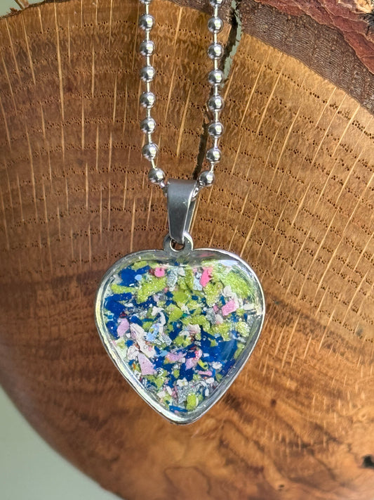  green floral crayon shavings heart necklace handmade jewelry. Crayon jewelry by Crayonfetti, mother-daughter based in Atlanta.