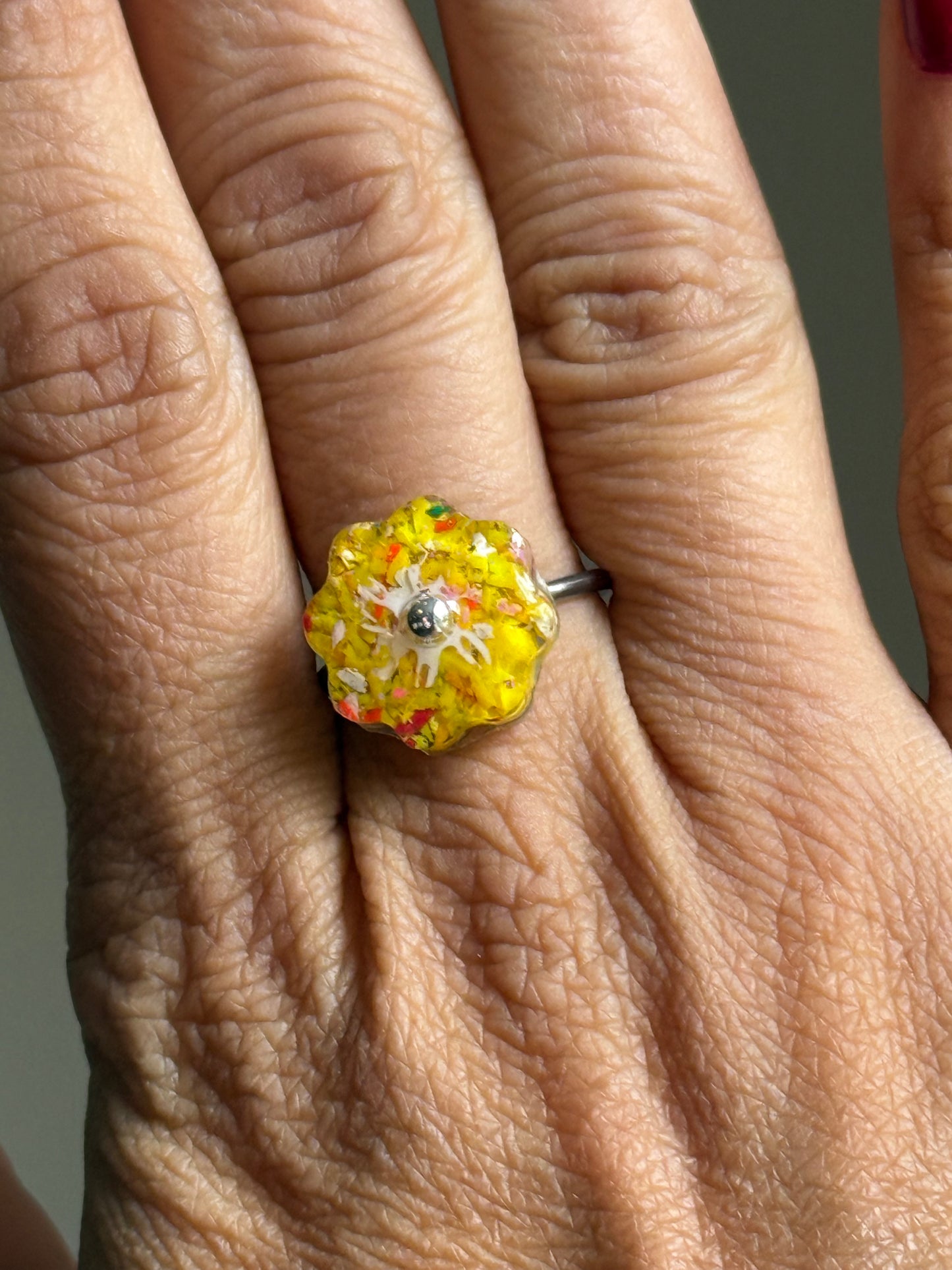 Crayon Blooms Ring (Candy Corn)