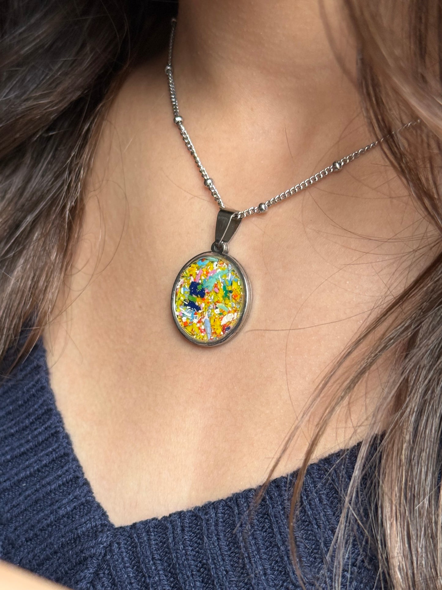 Buttercup (Round Pendant)
