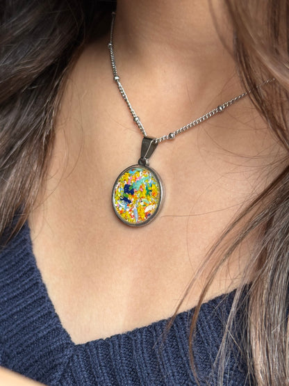 Buttercup (Round Pendant)
