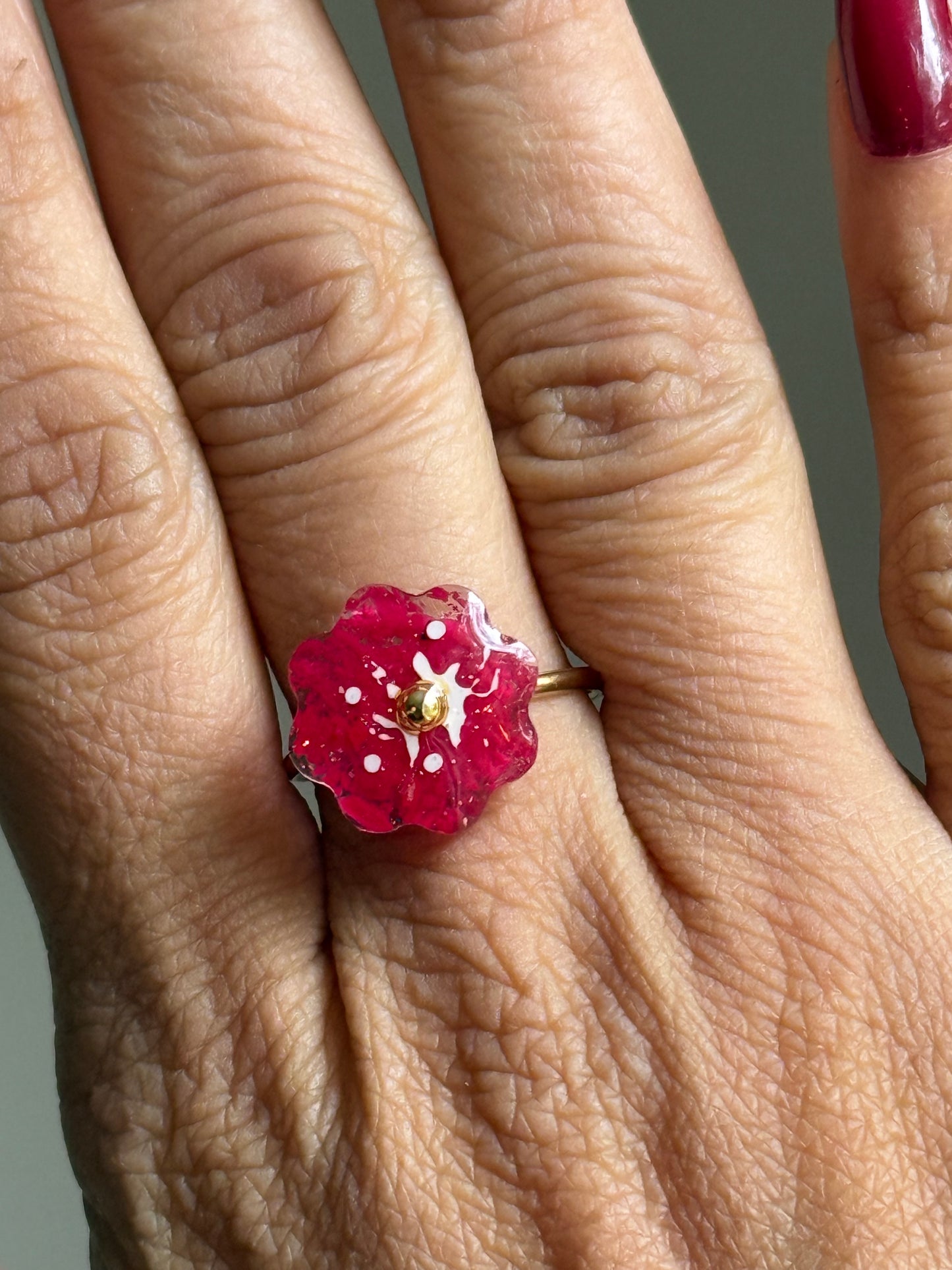 Crayon Blooms Ring (Red Violet - Gold)
