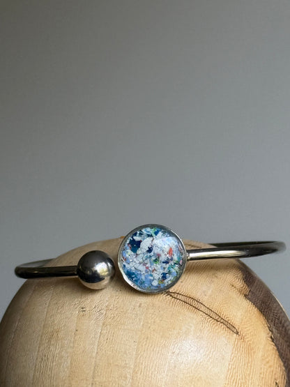 Tonos azules: pulsera flexible de un solo puño 