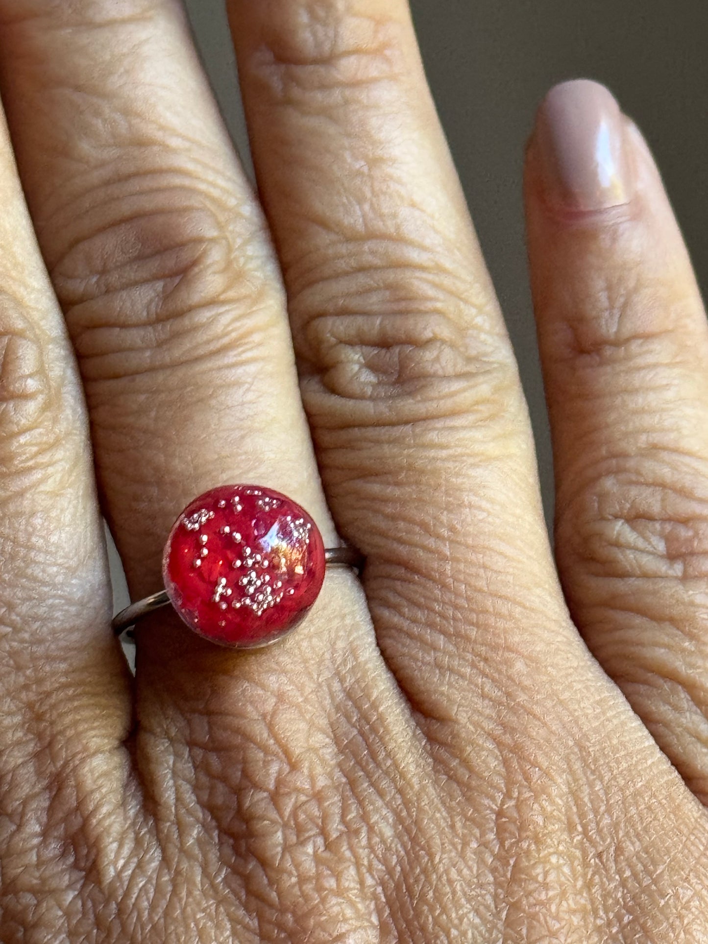 Anillo esférico o globo con crayones para las fiestas