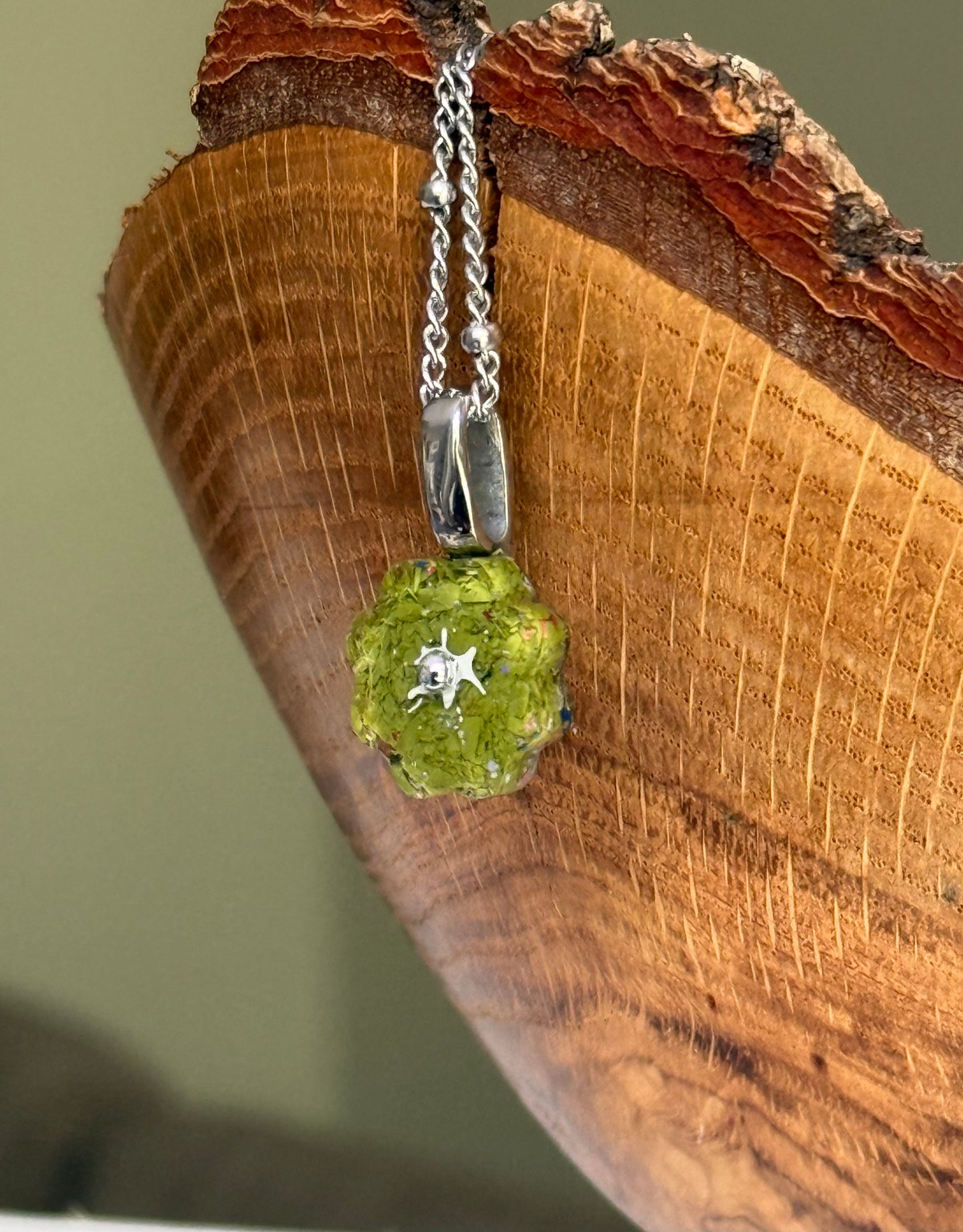 Crayon Bloom Pendant (Olive)