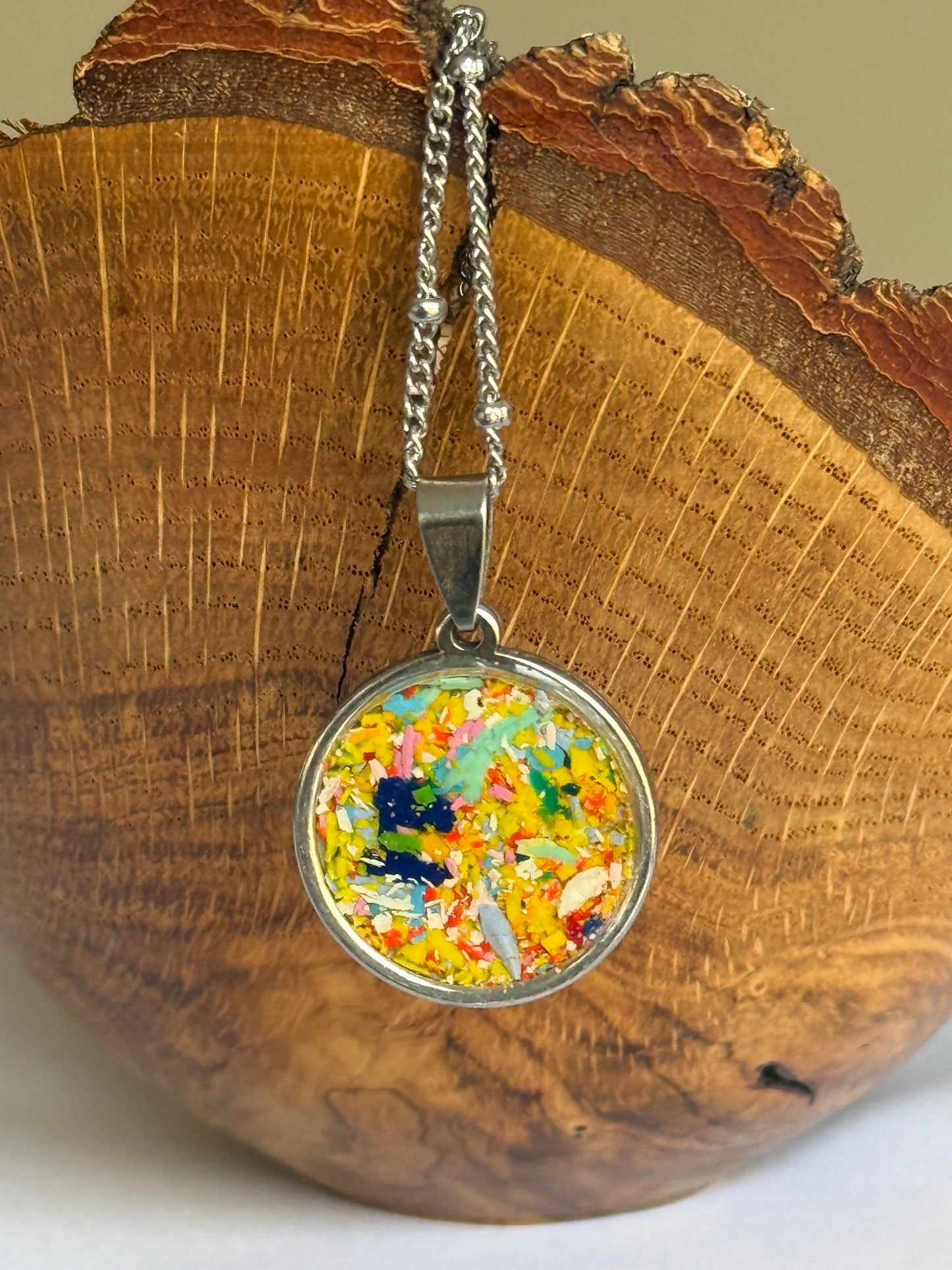 Buttercup (Round Pendant)
