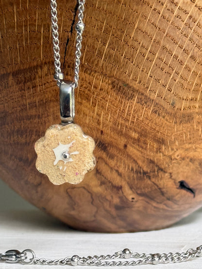 Crayon Bloom Pendant (Almond)