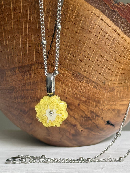 Crayon Bloom Pendant (Pale Yellow)