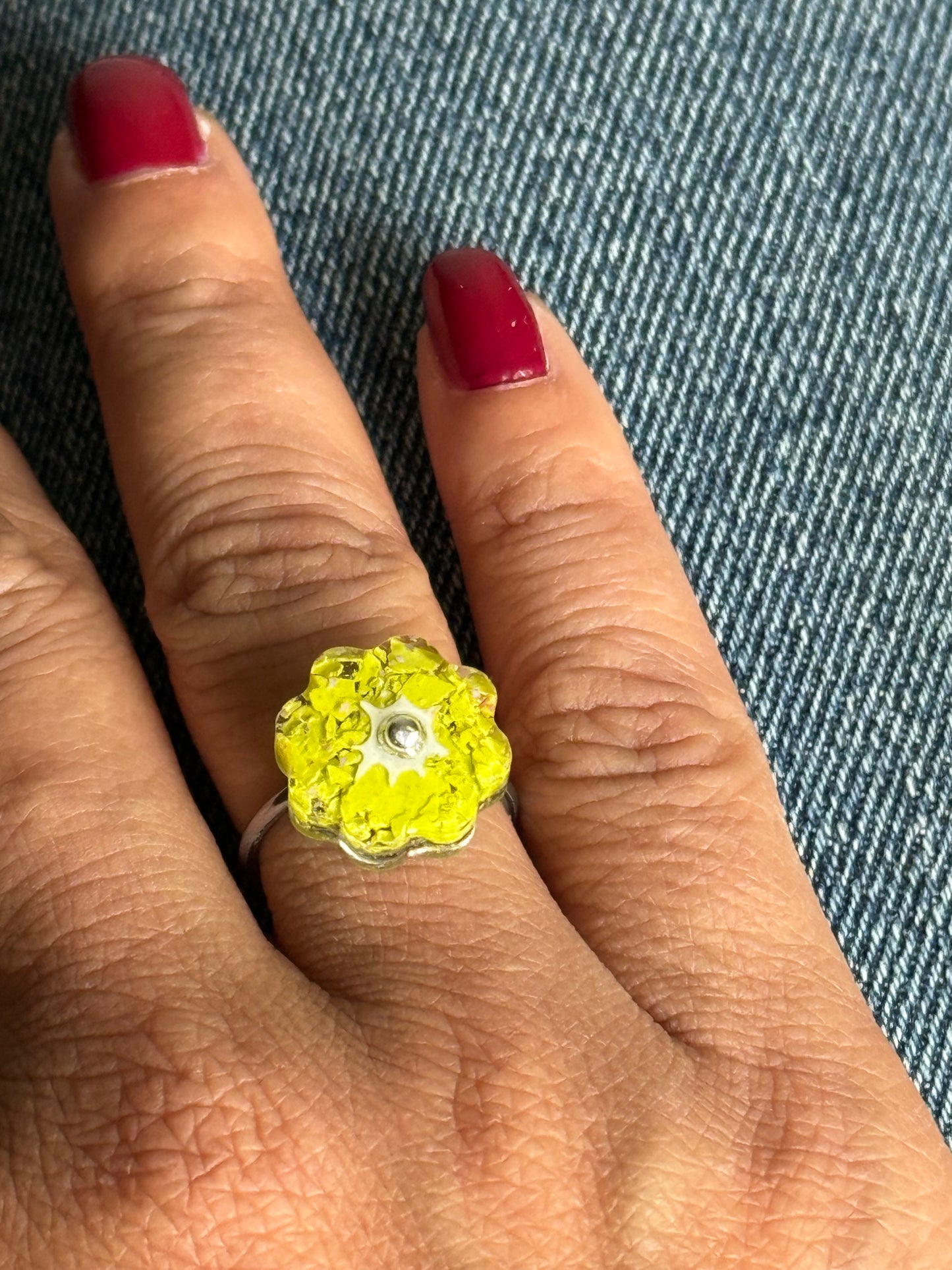 Crayon Blooms Ring (Yellow Rose)
