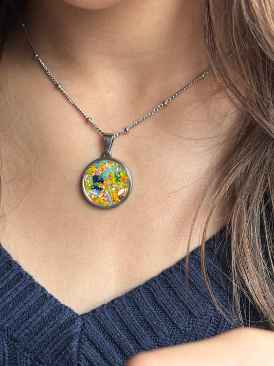 Buttercup (Round Pendant)
