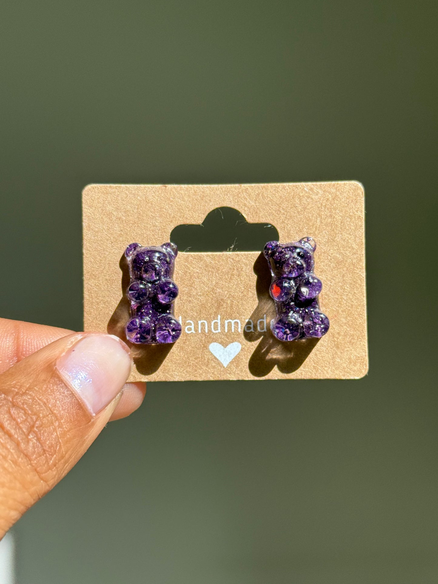 Crayon Gummy Bear vsStuds (metallic purple)